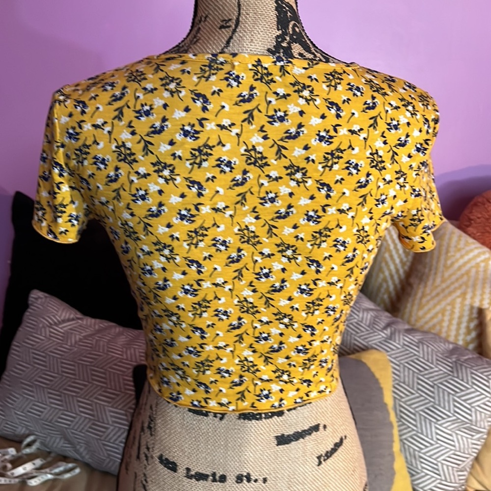 Shein Crop Top - Picture 4 of 6